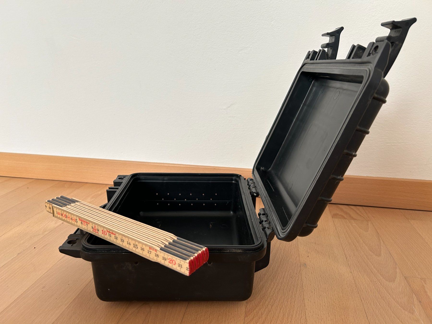 Valises de voyage: Robuster kleiner Kunststoff-Koffer – D'occasion à Stäfa par cka_5r5z 3