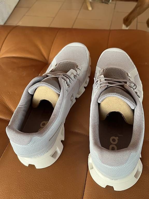 Chaussures femmes: On cloud 6 neuves – Neuf avec emballage d'origine à Epalinges par nanou75 1