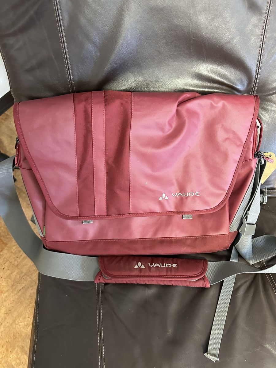 Taschen: Vaude Laptoptasche – Gebraucht aus Tschierv von Screamingwolfguitars 1