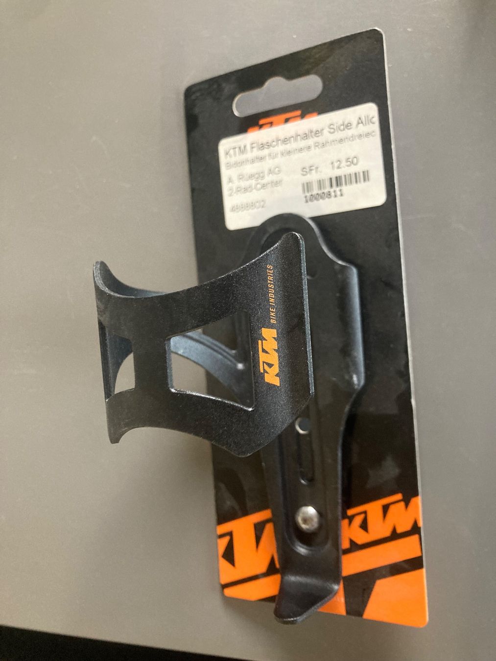 KTM Ersatzteile: 3 KTM Flaschenhalter(Nr.187) – Neu und originalverpackt aus Winterthur von Veloteileauktion