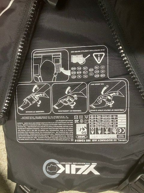 Gilets de sauvetage: schwimmweste – D'occasion à Wald ZH par Rehatech 2