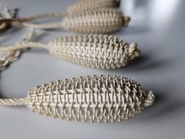 Lot de 4 pompons vintage beige, embrasse de rideaux ou autre