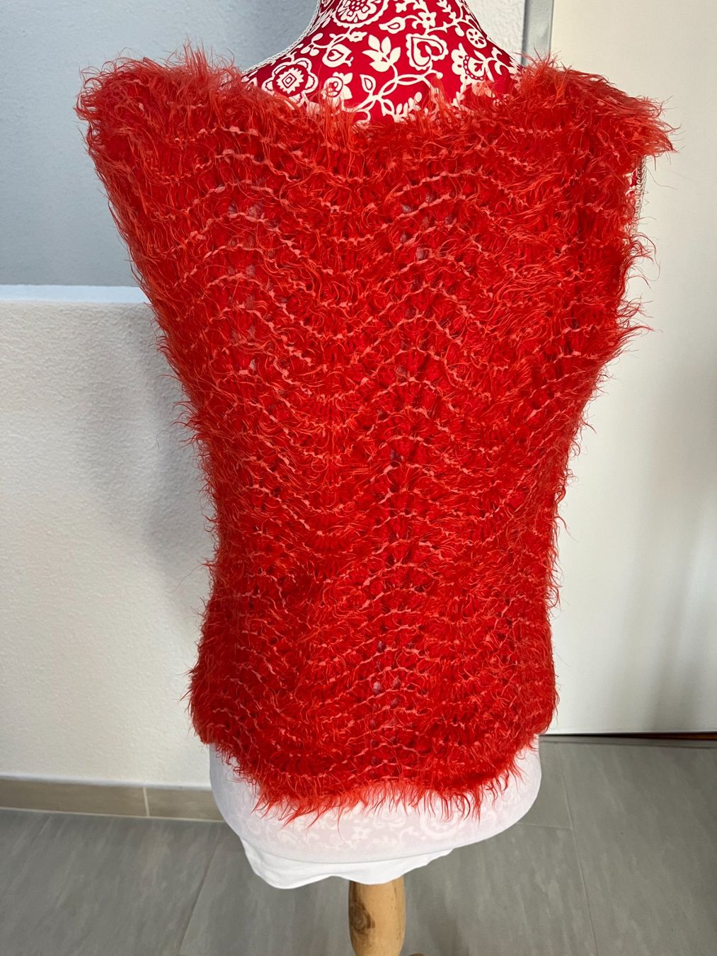 Top: Flauschiges Top in Rot - Gr. S – Usato da Gundetswil venduto da Wu17 2