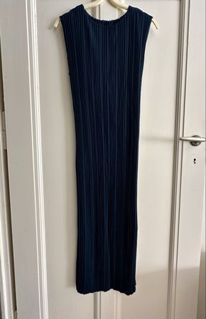 Uniqlo Pleated Midi Dress - XS