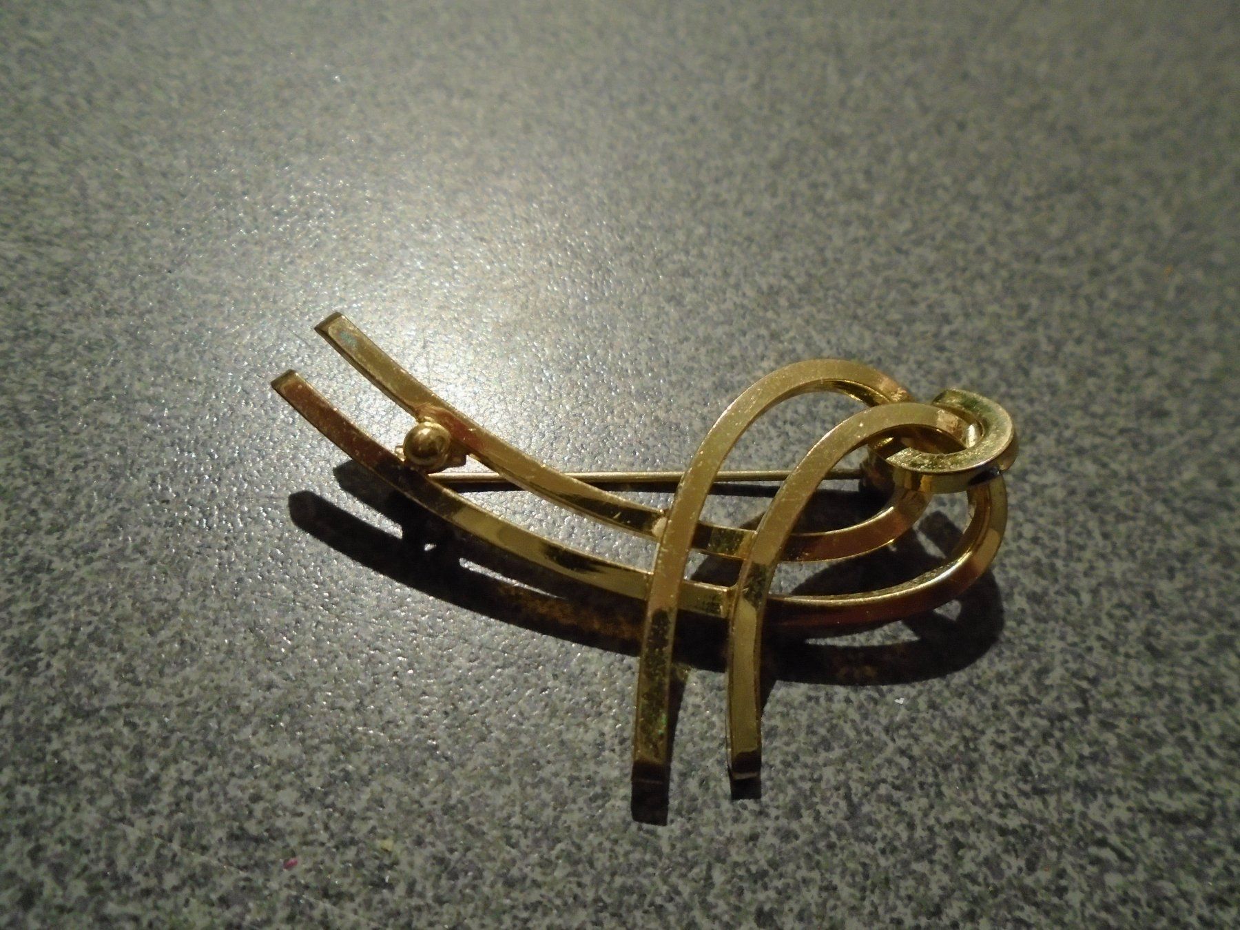 Spille & Fermagli: Brosche goldfarbig, 2 Stränge, verschlungen – Usato da Zürich venduto da abraxas1291