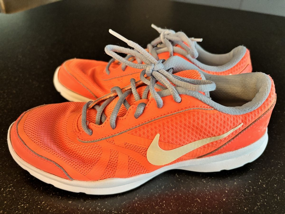Nike Chaussures femmes: Nike Turnschuhe  – D'occasion à Muhen par Claudi1985 2