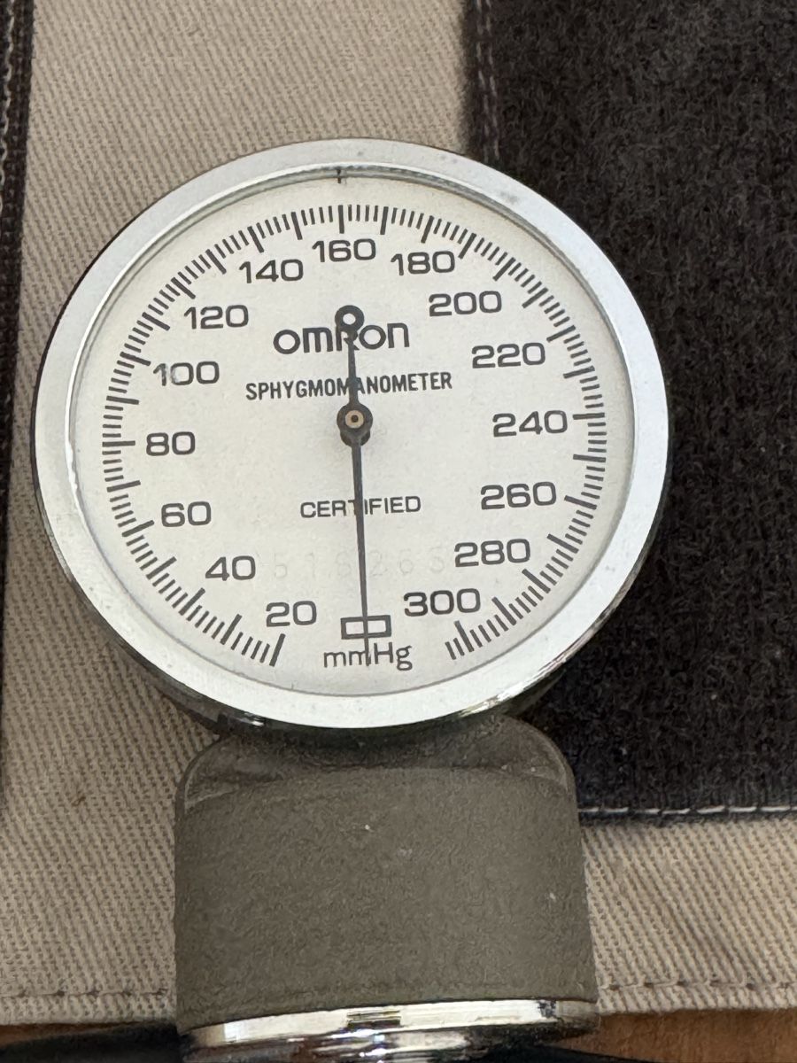 Omron Medizinische Geräte: Blutdruckmessgerät Omron Sphygmomanometer mit Stethoskop – Gebraucht aus Zürich von Nobs1 4