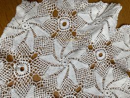 WUNDERSCHÖNE, EDLE HÄCKEL TISCHDECKE, FILIGRANE HANDARBEIT