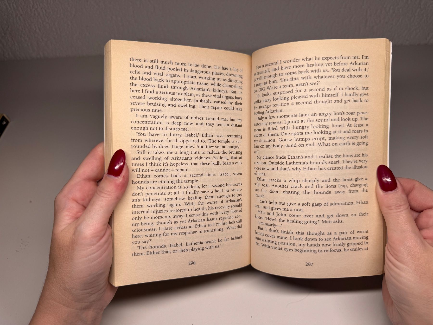 Libri: NOVEL: Marianne Curley, The Dark – Usato da Grosswangen venduto da English_books 8