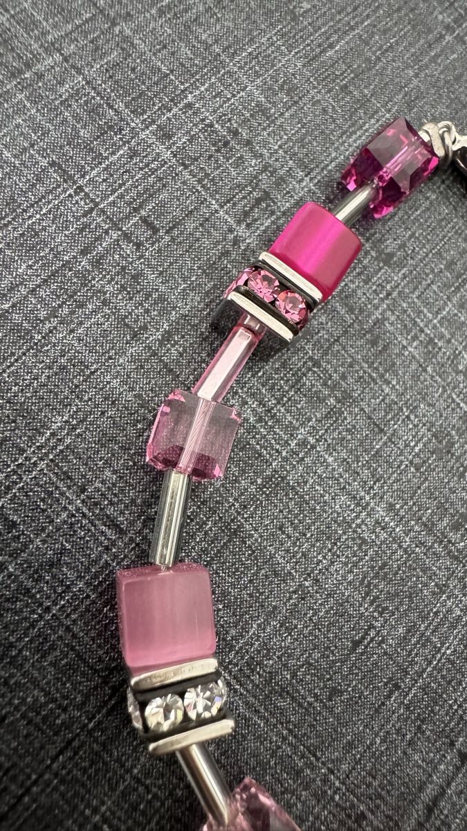 Bracciali & Braccialetti: Bracciale CO con cubi rosa e strass in buono stato – Usato da Sementina venduto da lisaA. 1
