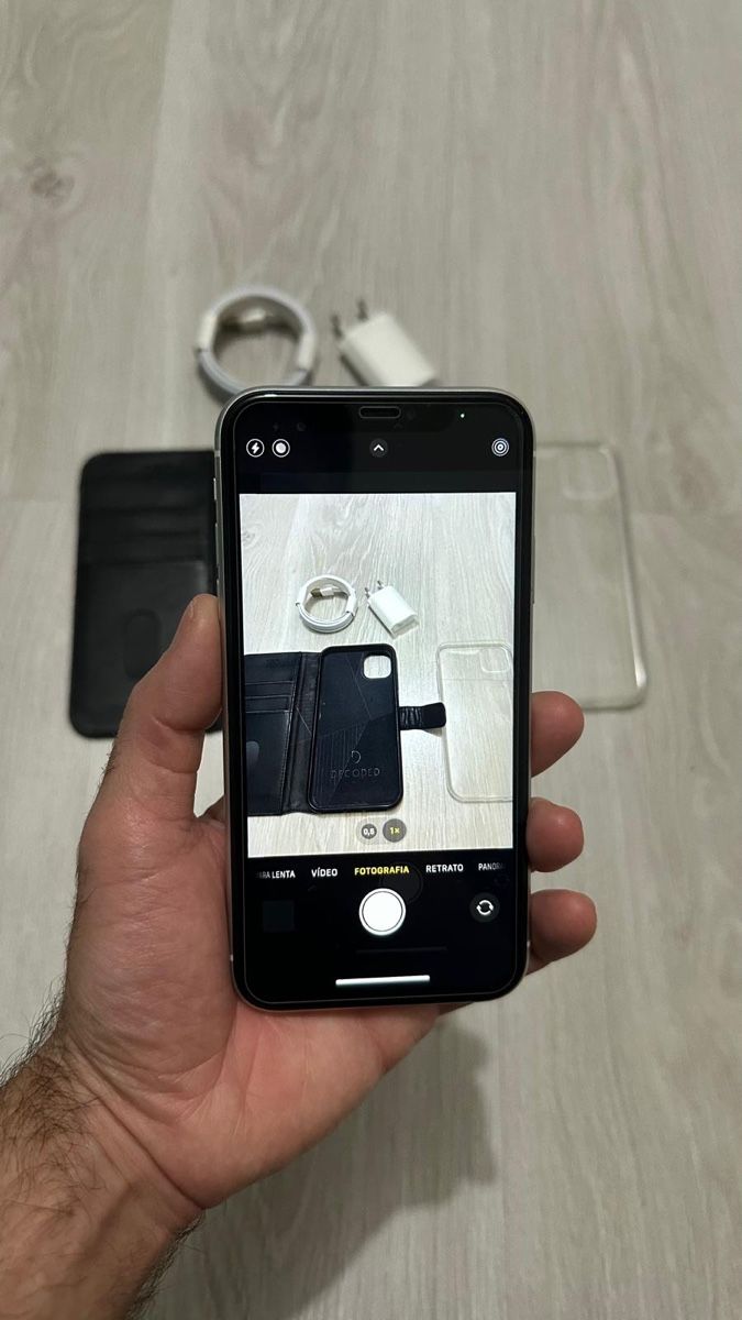 Apple Telefoni cellulari / Smartphones: iPhone 11 128GB – Usato da FRIBOURG venduto da Oliveira94 3