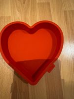 Backform Herzform Silikon Lekue rot gebraucht Zustand
