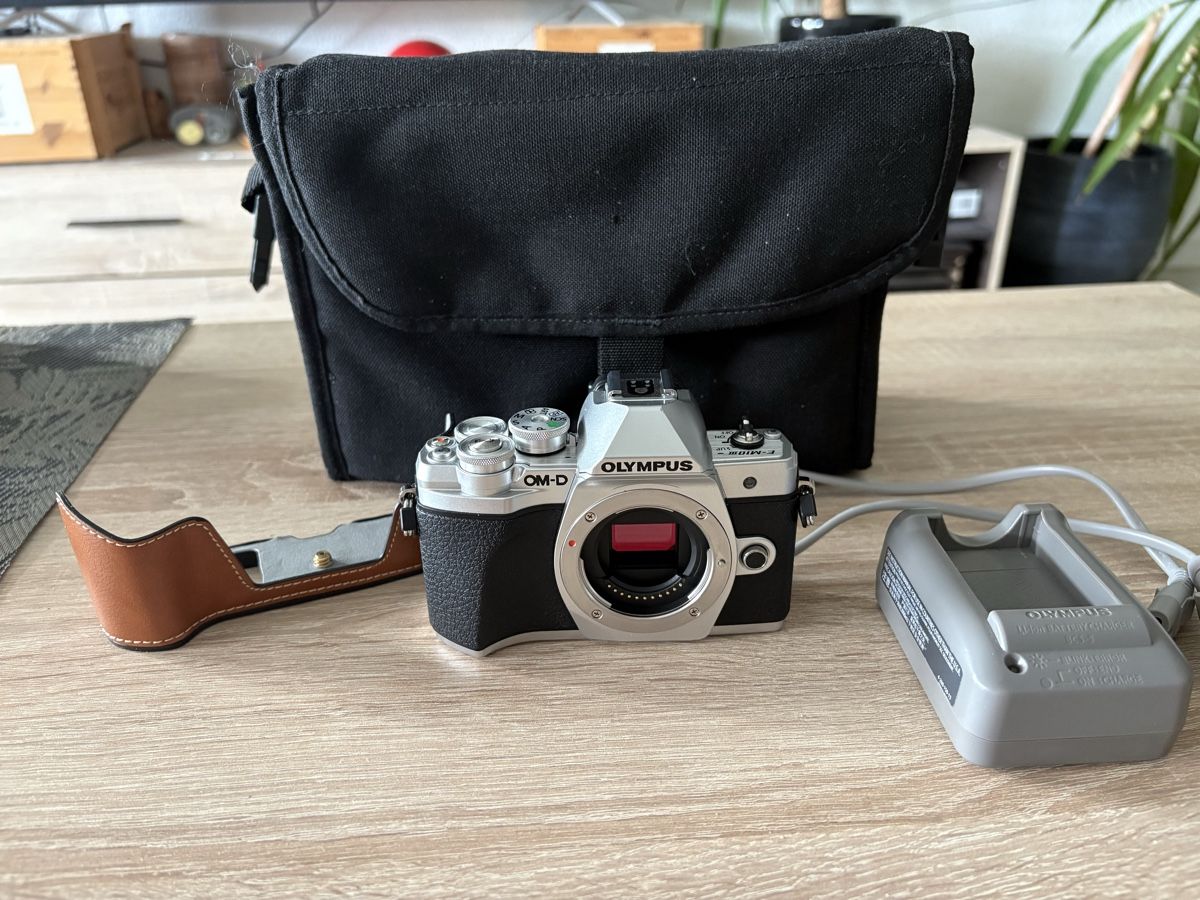 Olympus Kamera: olympus om-d e-m10 mark iii silber – Gebraucht aus Haag (Rheintal) von sniebes