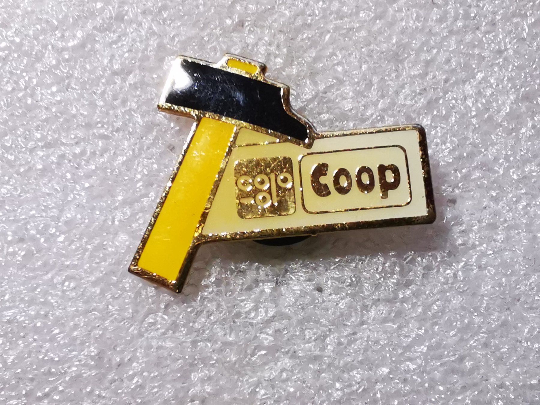 Placchette & Badge: Ansteckpin 54: Coop – Usato da Oppligen venduto da Pin-Fall-Shop