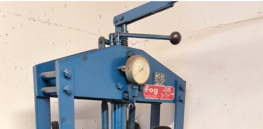 Hydraulische Werkstattpresse 15t mit Manometer massiv (Gebraucht) in Au ...