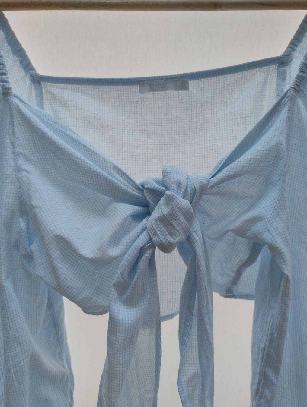 Only Blusen: Damen Bluse cropped ONLY Grösse S/M hellblau – Gebraucht aus Kirchberg BE von lauraflu 1
