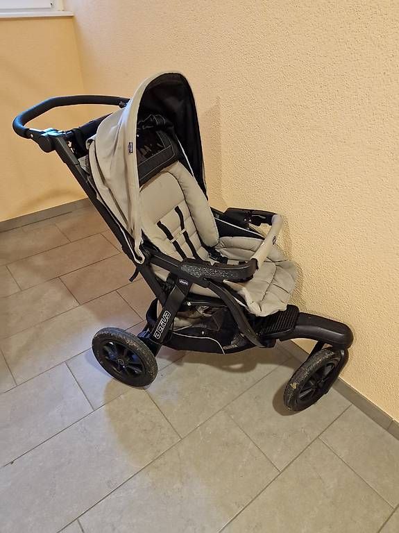 Poussette: Pousette Chicco – D'occasion à Etagnières par hug_wpd8 1