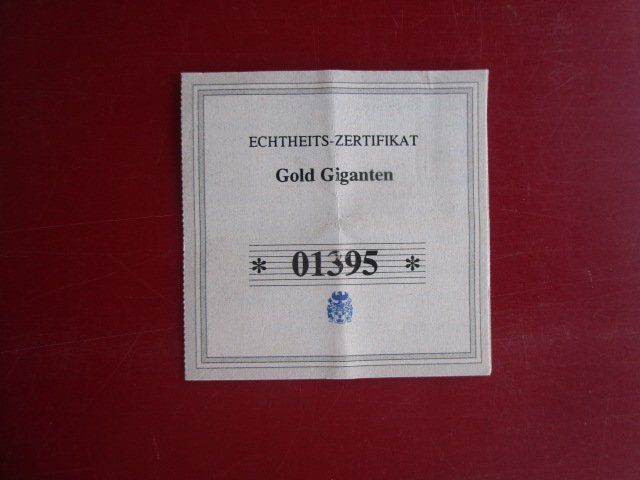 Medaglie: GIGANT: Replik "1898 Single 9 Pound - mit Zertifikat - 70mm – Nuovo e nell'imballaggio originale da Luzern venduto da Horoskop1 2