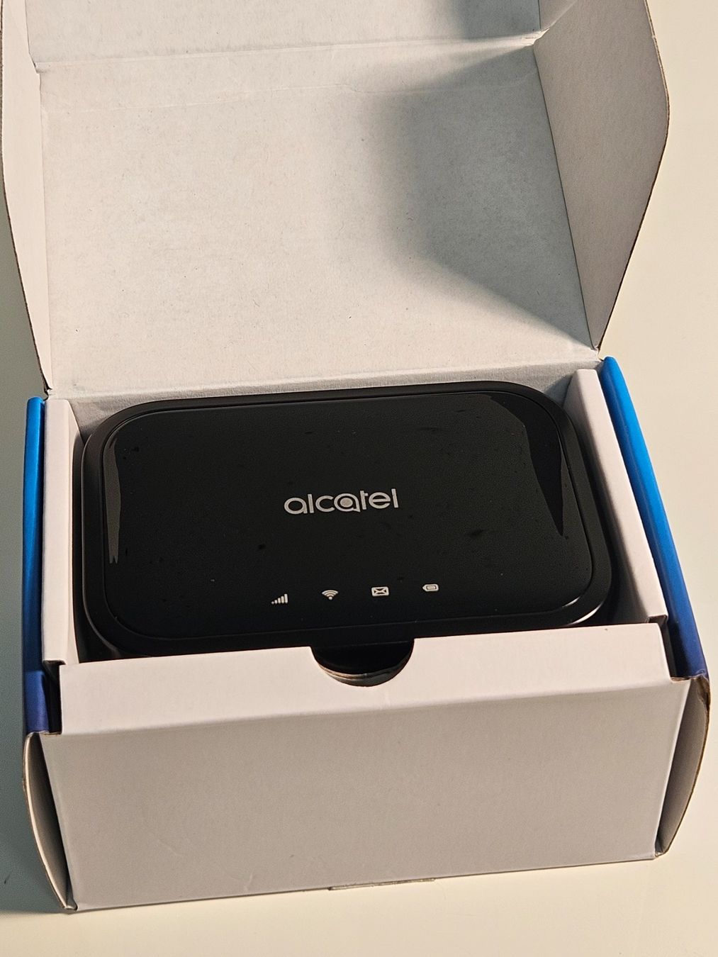 Alcatel Modem & Router: Neuwertiger Alcatel MW12VK Mobile Hotspot – Usato da Chur venduto da stockers_kleinhandel 3