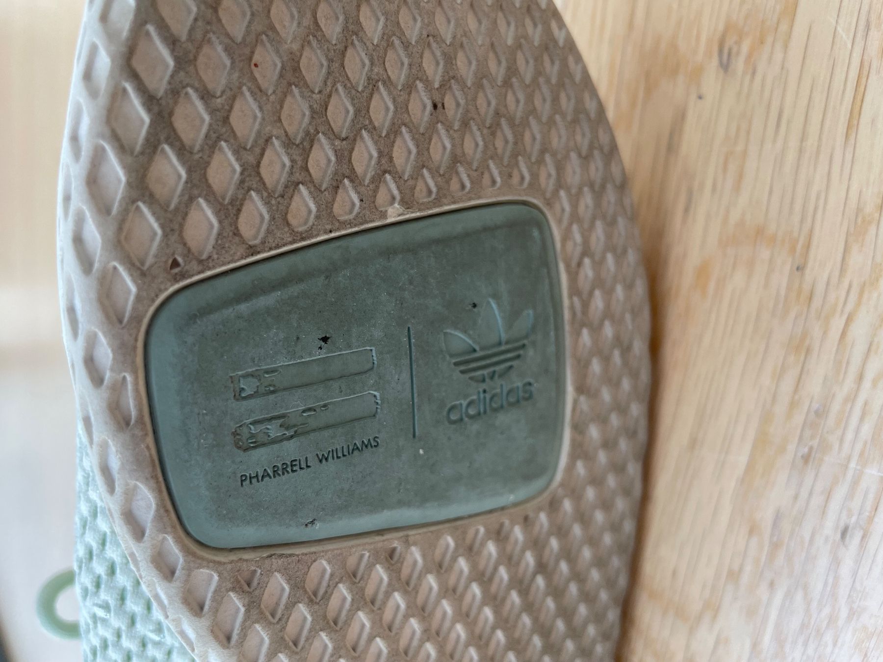 Adidas Damenschuhe: Adidas Pharrell Williams Sneakers Mint Grösse 39 1/3 – Gebraucht aus Corcelles NE von gingerbrain 6