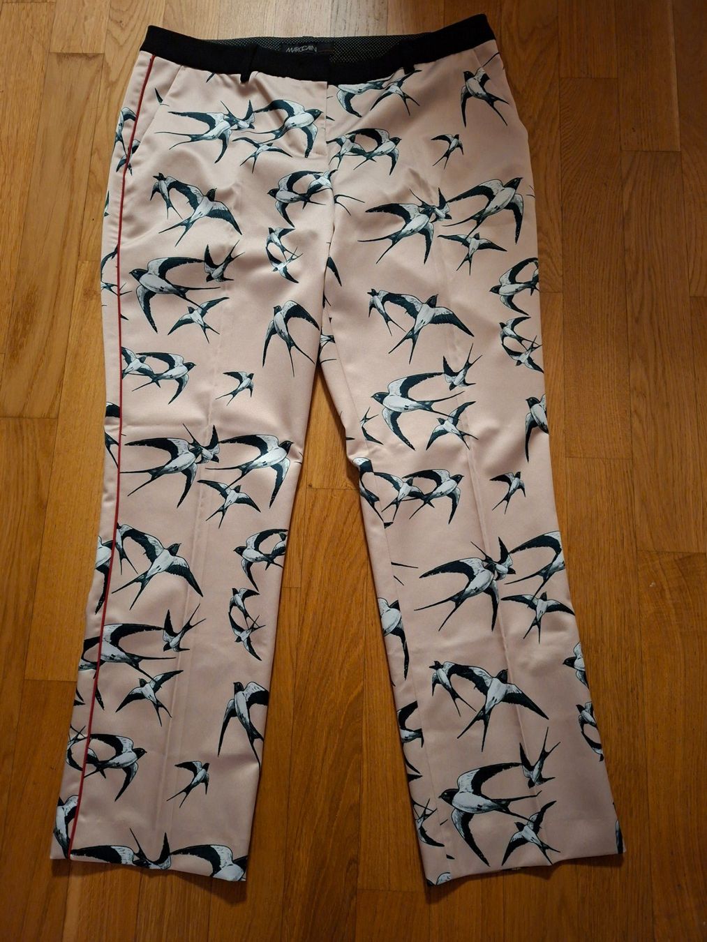 Marc Cain Hosen: MarcCain Stofhose rosa mit Vogelmotiv – Neu (gemäss Beschreibung) aus Unterentfelden von hofa01