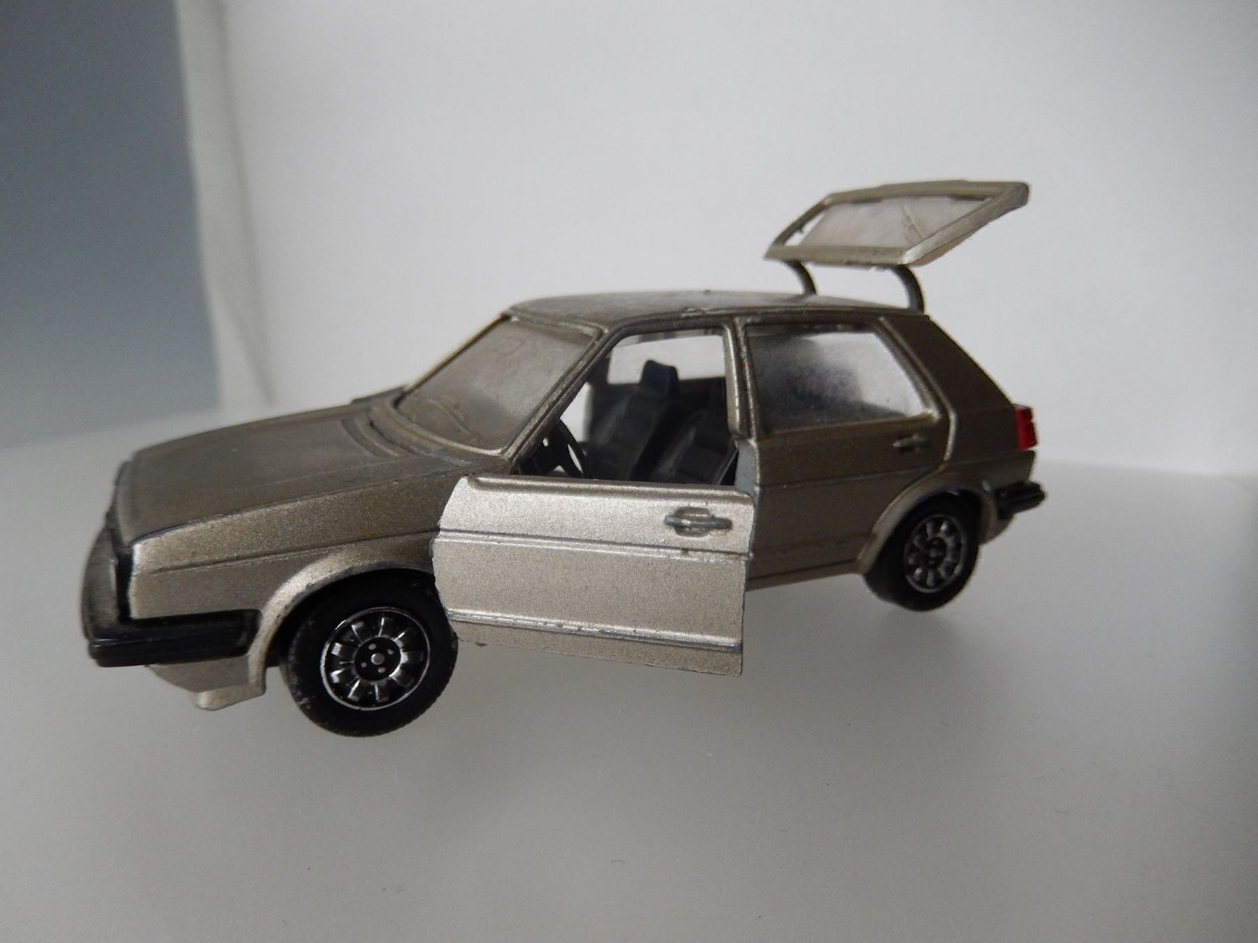 Volkswagen Modellini d'auto: VW Golf - "uralt" Schabak-"gold"  % % Ausverkauf %% – Usato da Reiden venduto da mondial2 2