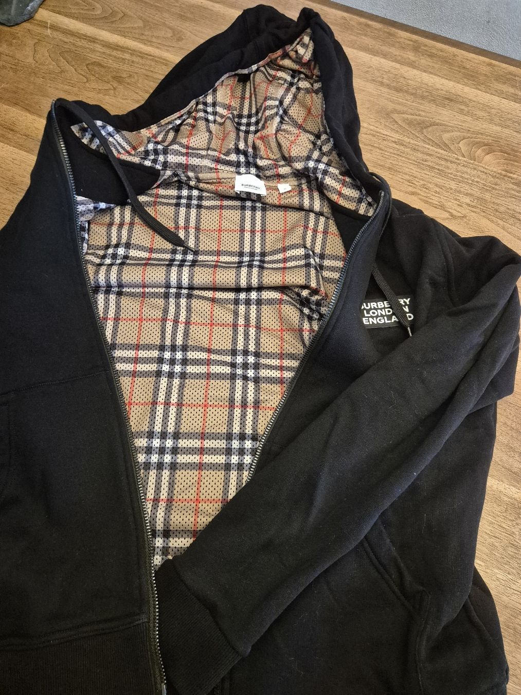 Burberry Maglioni & Felpe: Burberry Hoodie  – Usato da Weesen venduto da sch_cs6t 4