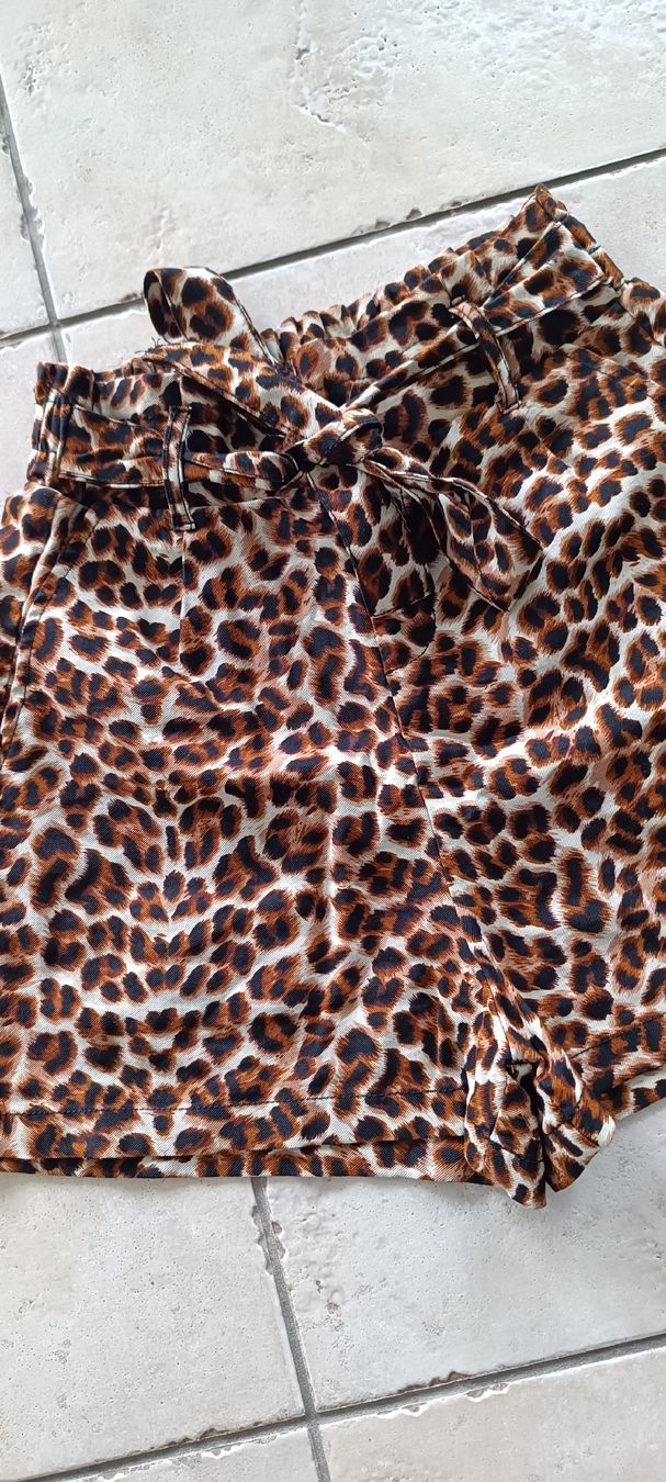 Pantaloni: SHORT AMISU LÉOPARD 34 – Nuovo (secondo la descrizione) da Sierre venduto da shirley04