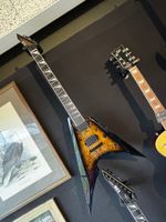 ESP E-II ARROW Nebula Black Burst (inkl. Koffer) E-Gitarre