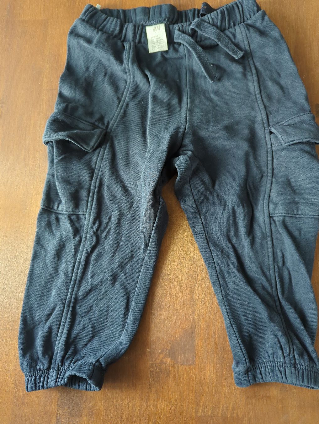 H&M Pantaloni: H&M Kinder Cargohose, Grösse 86, bequeme Passform – Usato da Kyburg-Buchegg venduto da zheer 1