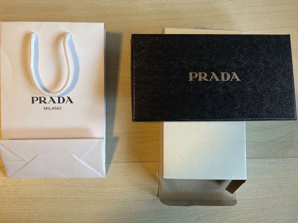 Prada Box (Neu (gemäss Beschreibung)) in Zürich für CHF 15 – mit ...