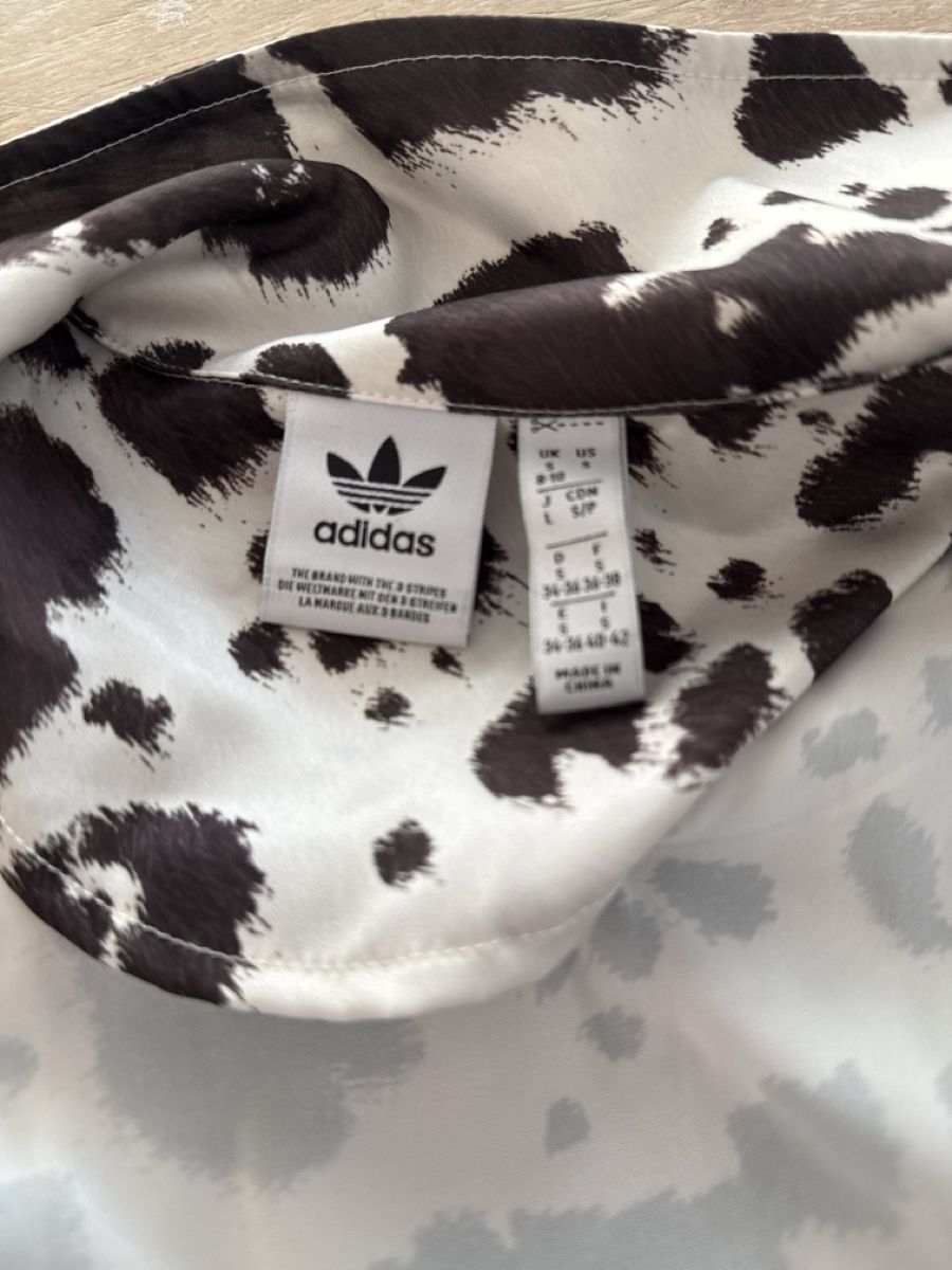Adidas Vestes: Adidas Trainingsjacke Kuhmuster Grösse  S – Neuf (Voir description) à Gibswil par spongii 3