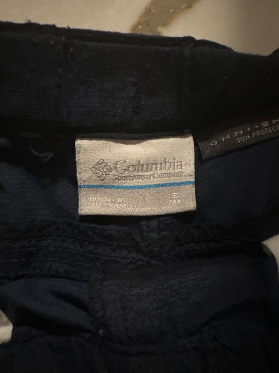 Columbia Hosen: Short bleu marine Columbia 10 ans – Gebraucht aus Founex von reb_fws9 1
