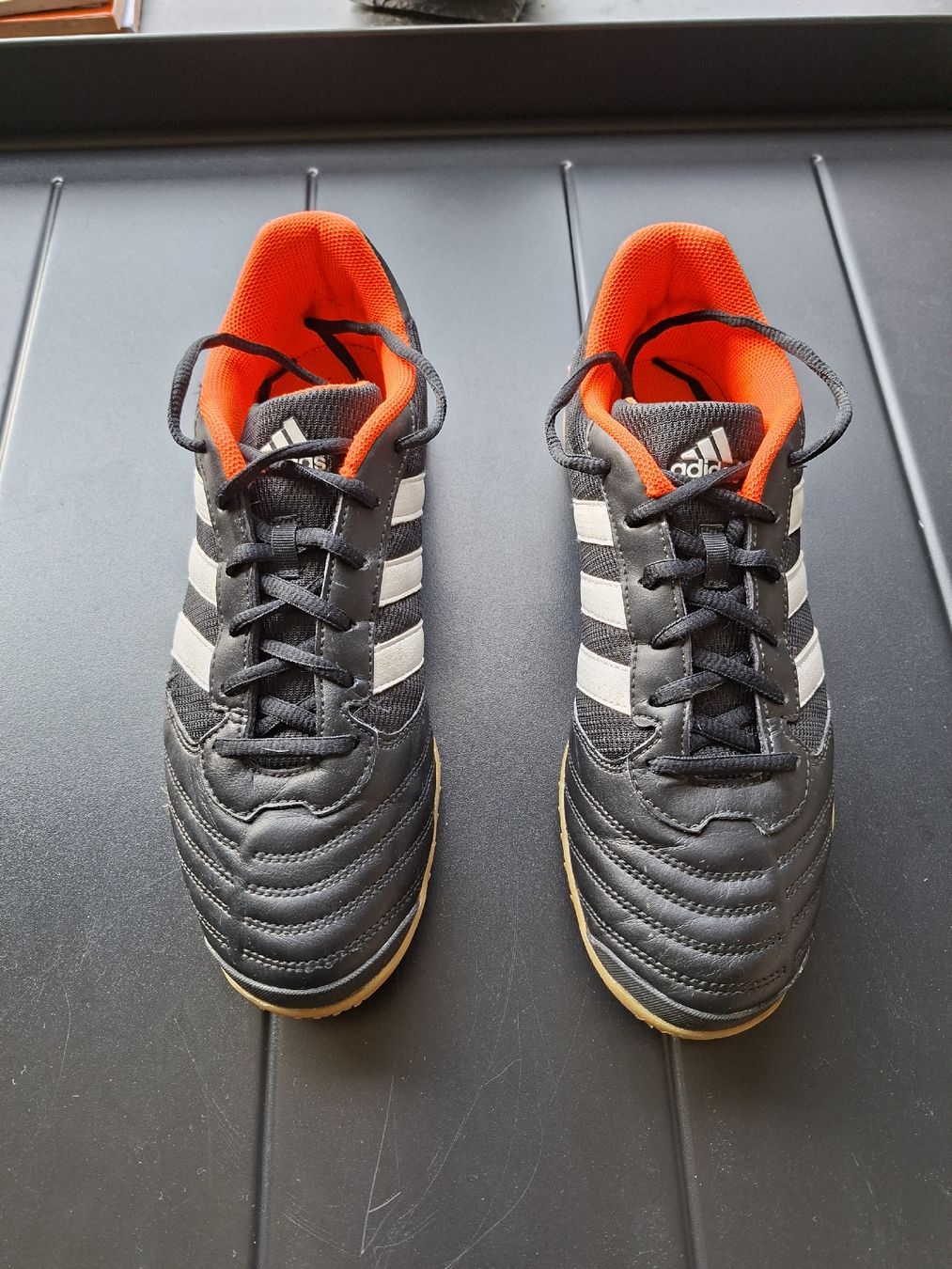 Adidas Chaussures hommes: Adidas Super Sala Schwarz Orange – D'occasion à Baar par Janoli88
