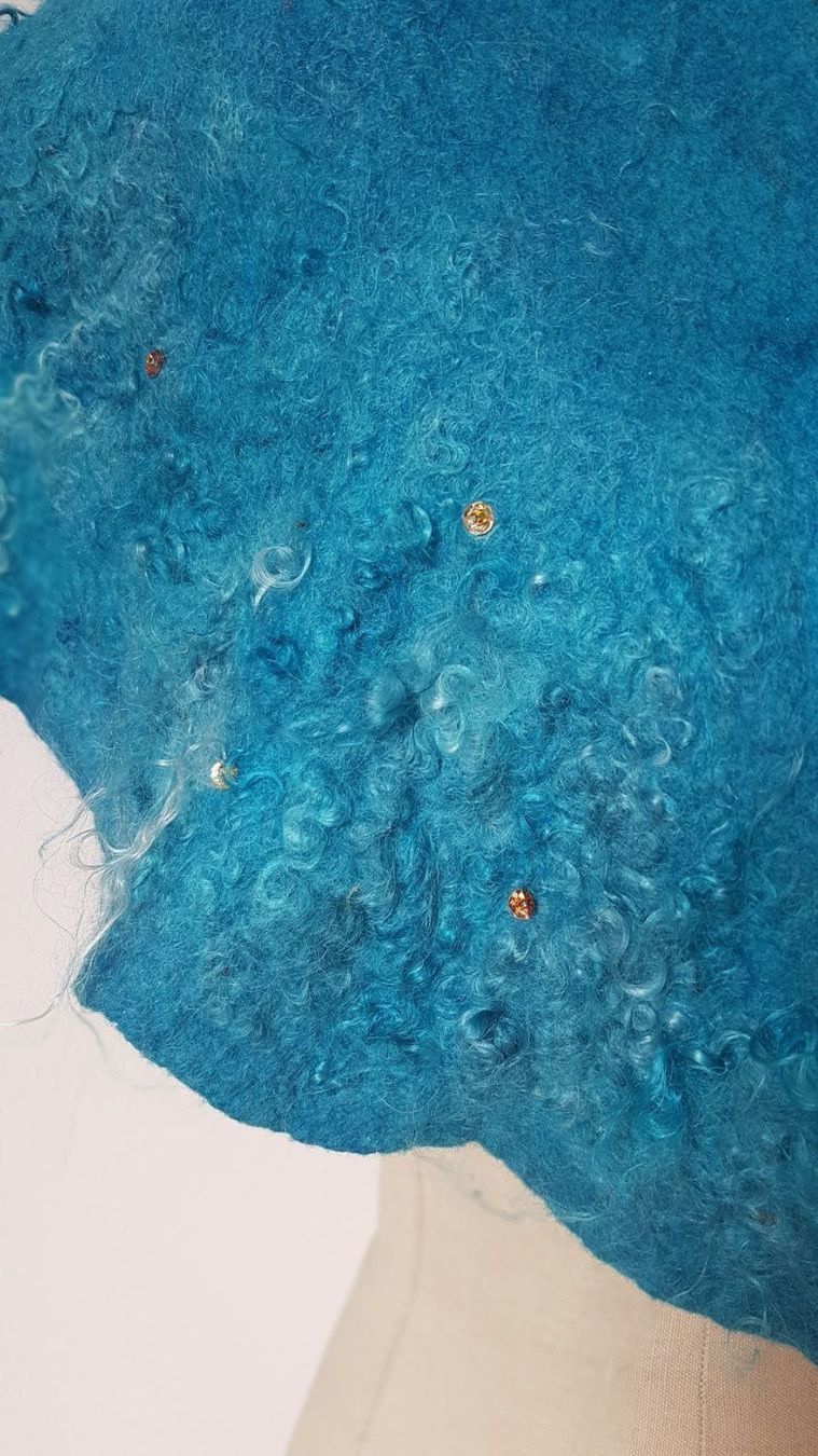 Altro in  Abbigliamento & Accessori: Petite cape faite à la main neuve – Nuovo (secondo la descrizione) da Goumoens-le-Jux venduto da Zazu18 4