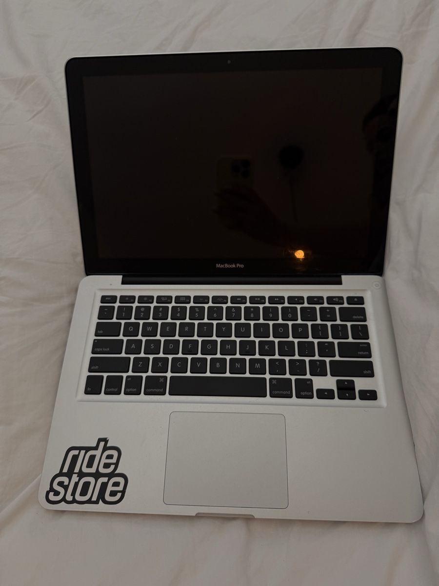 Apple Portables: Macbook Pro 13 – D'occasion à Ennetbürgen par elainelillyyy 1
