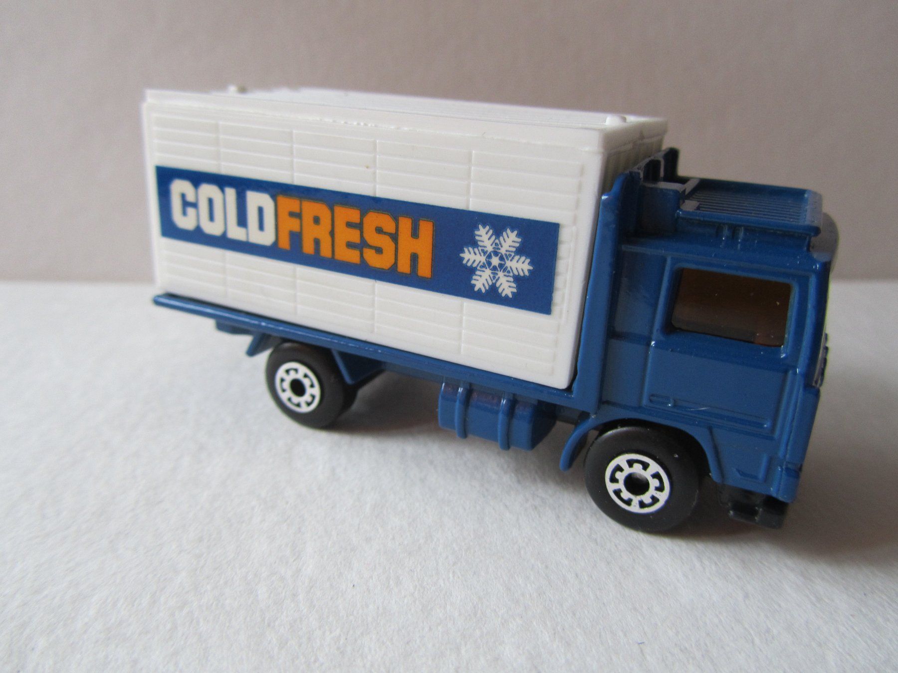Matchbox Modellini d'auto: Volvo Container Truck, Matchbox Macau, unbespielt – Usato da Weiningen ZH venduto da dietsch57 2