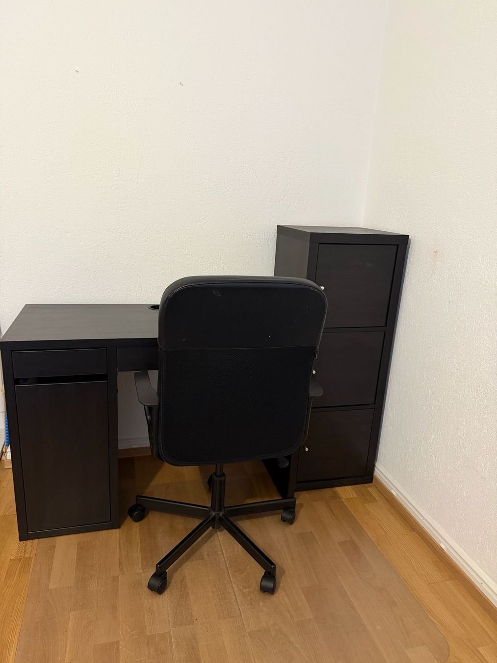 Schreibtische: Schreibtisch mit Stuhl und Komode – Gebraucht aus Zürich von vej_48