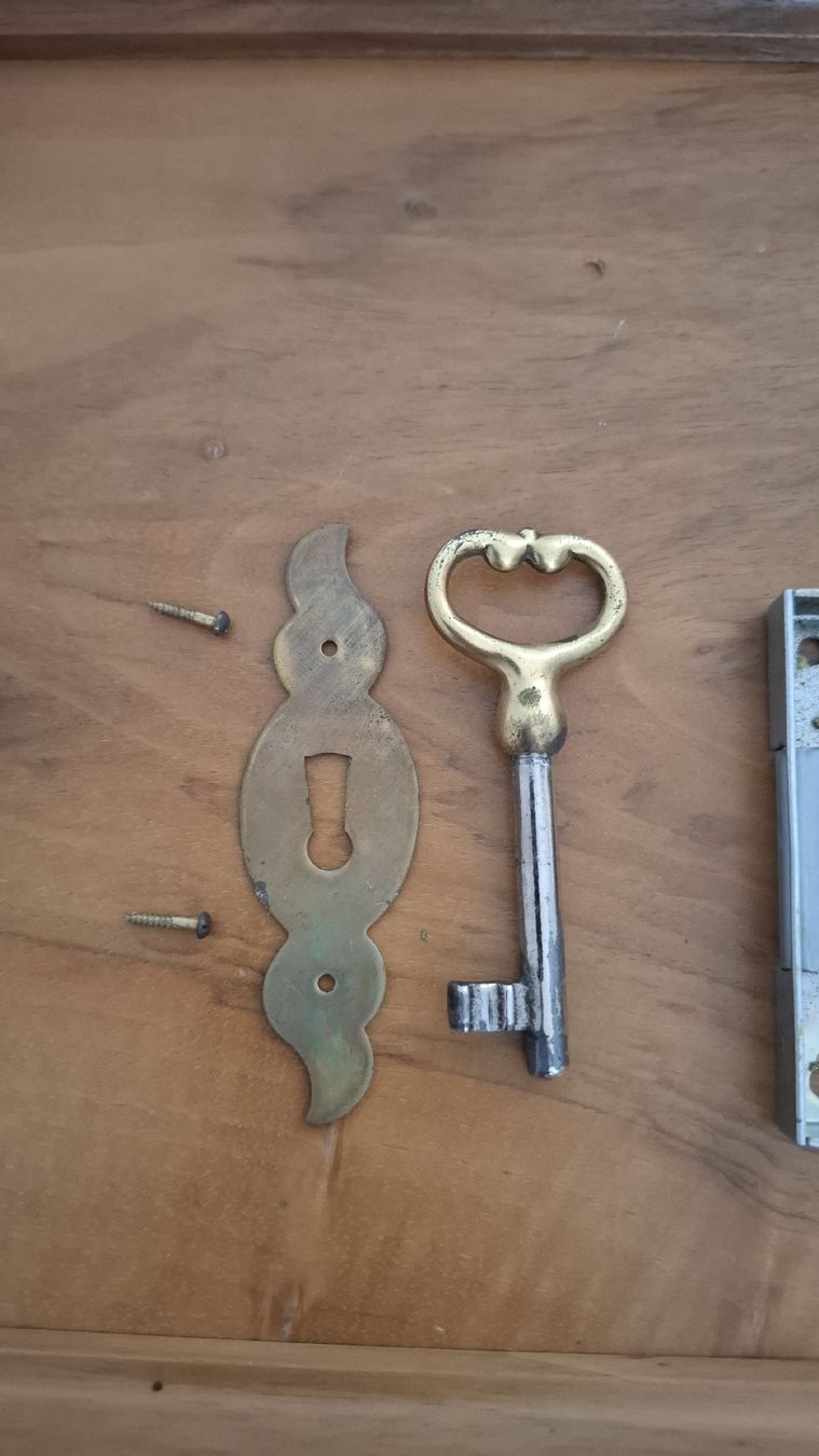 Cadenas: 2 Möbelschlösser ESA normal  – D'occasion à Wabern par Azzulitta 1
