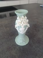 Romantischer Vintage Kerzenständer, hellgrün mit Rosen-Dekor