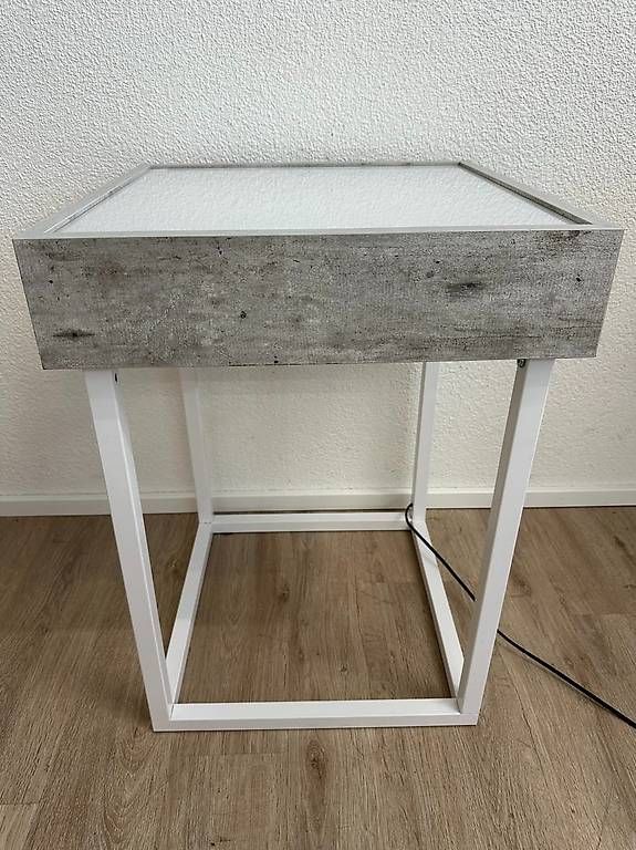 Comodini: LED Leuchttisch mit Milchglasplatte – Usato da Obernau venduto da Arche_Noah_Brocki 2