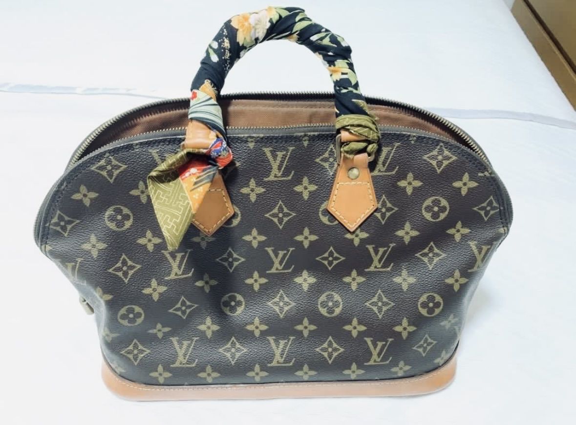Louis Vuitton Borse da donna: The Architectural Icon: Louis Vuitton Alma PM – Usato da Zürich venduto da Curated.Chapters 2