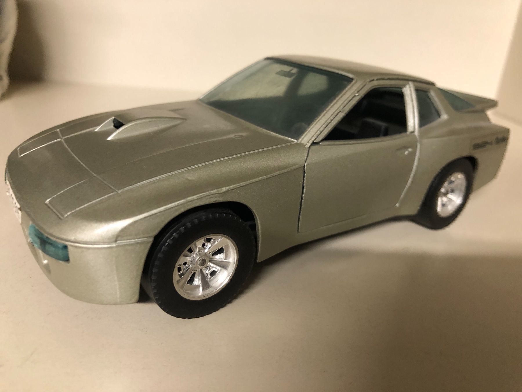 Bburago Voitures modèles: Porsche 924 turbo 1/24 – D'occasion à Reinach AG par rares75