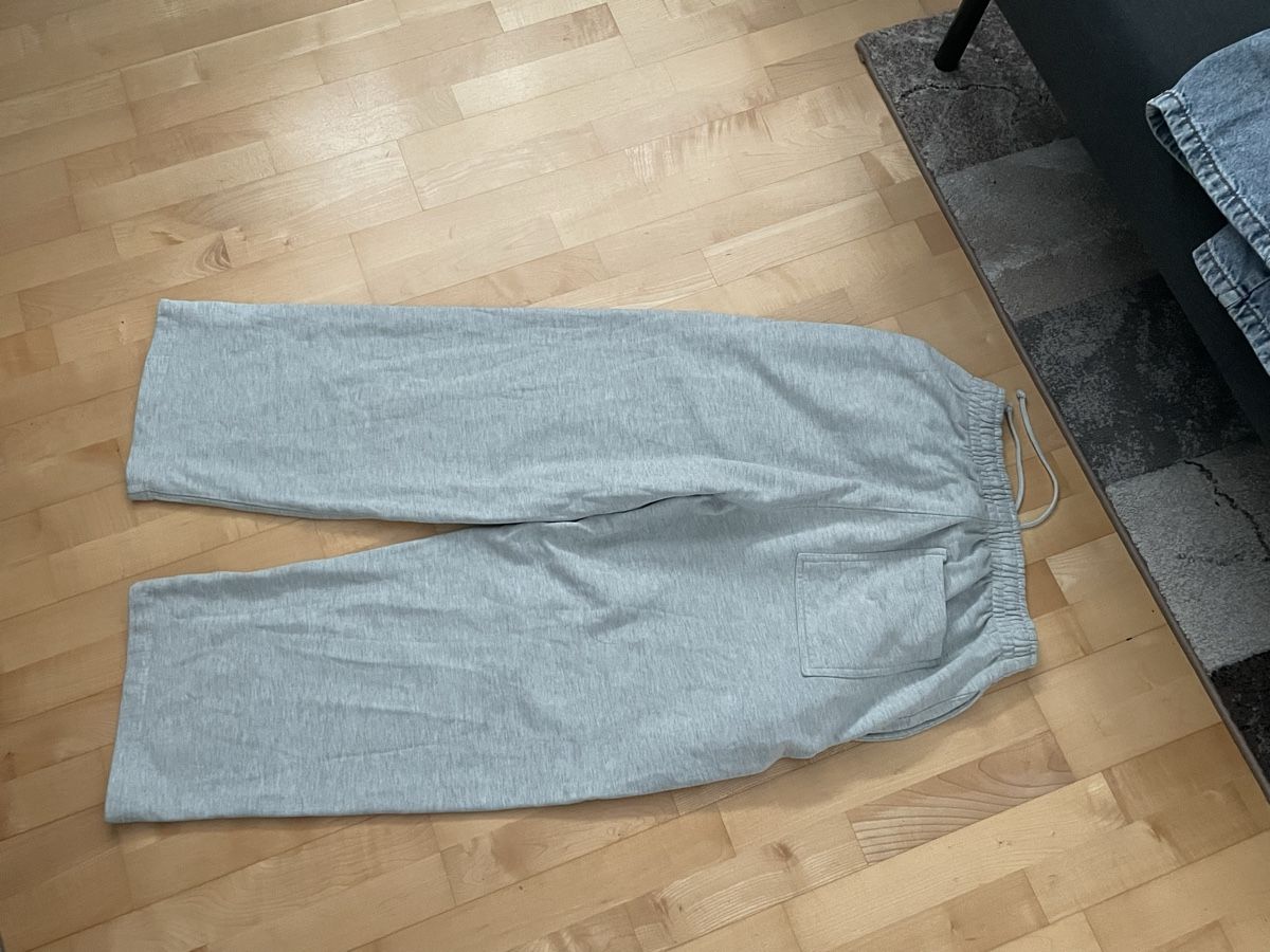 Pull&Bear Pantaloni: Pull and Bear Baggy Sweatpants – Usato da Münchenbuchsee venduto da nia_w9q5 1