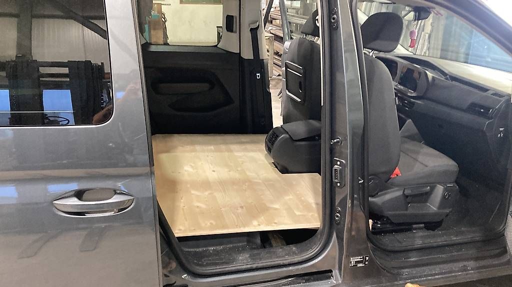 Veicoli da campeggio: Campingausbei für VW Caddy – Usato da Altdorf UR venduto da Berti92 4