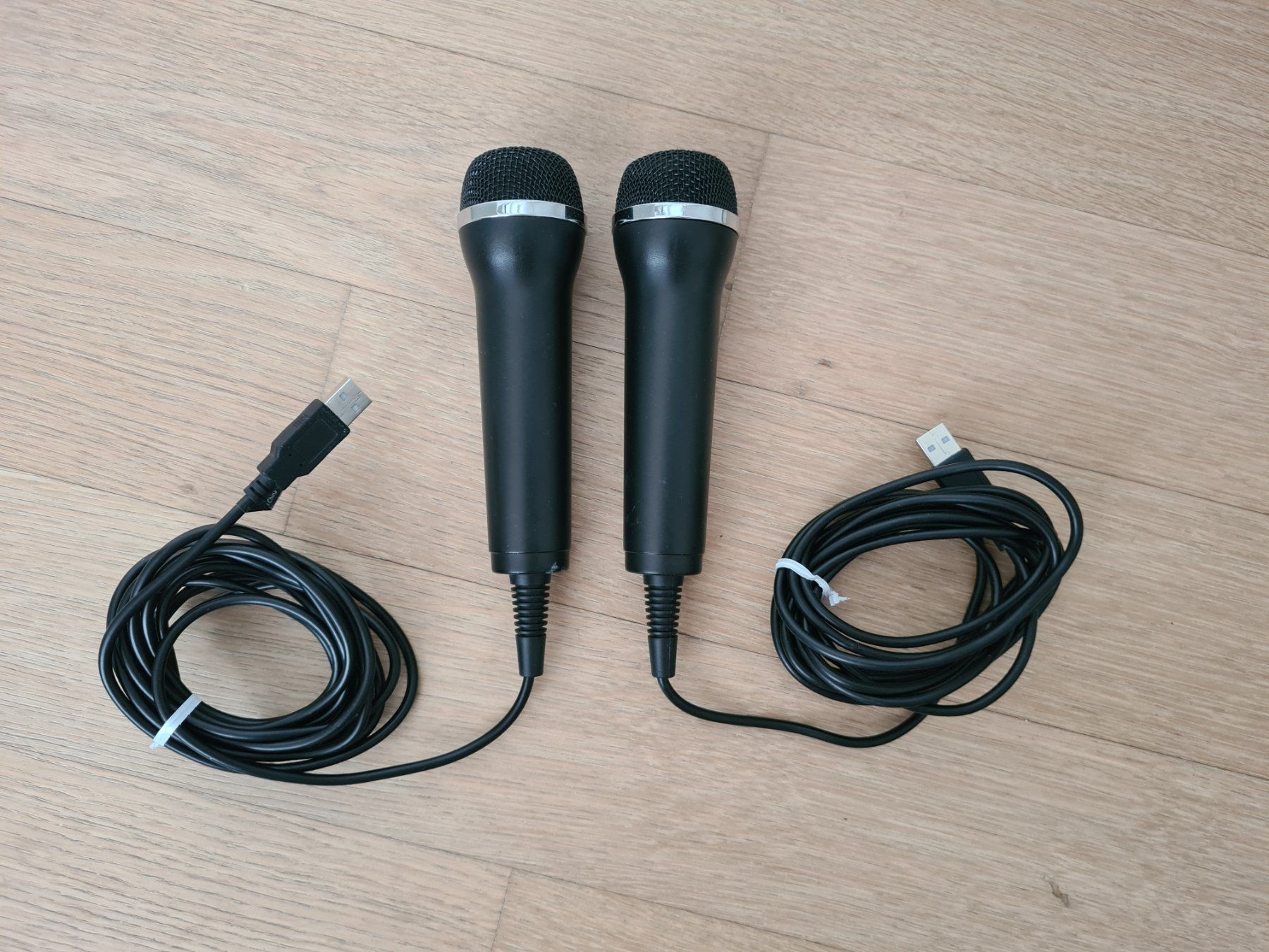 Giochi: Let's Sing 2020 (Multilanguage) + 2 Microphones - PS4 – Usato da Carouge GE venduto da Gasco 3