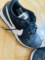Nike Sneaker, Modell Venture Runner, Dunkelblau Grösse 36.5