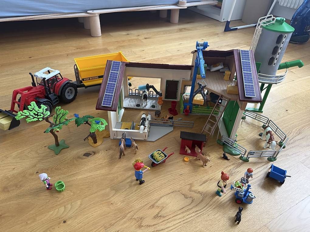 Playmobil Spielzeuge: Playmobil Bauernhof mit Traktor – Gebraucht aus Bern von dif_mcv2