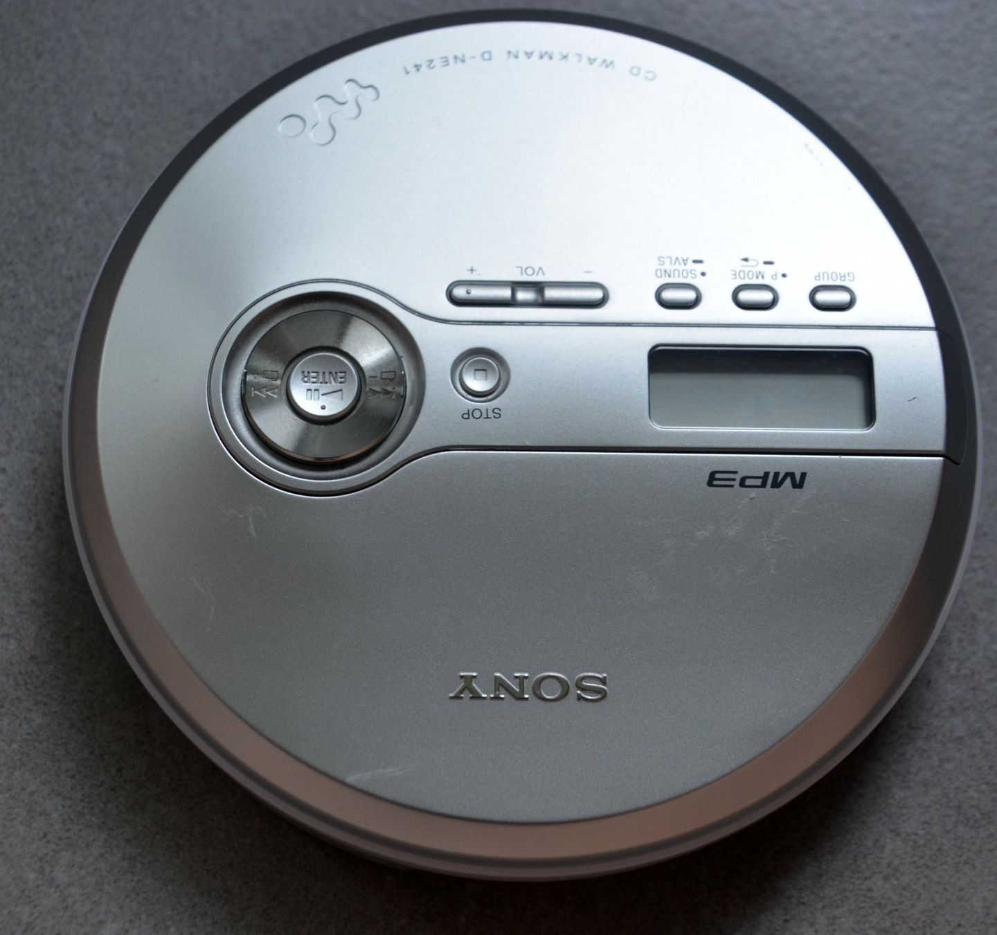 Sony Lettore multimediale portatile: Discman Sony D-NE241 Baladeur CD – Usato da Collonges venduto da arashee 1