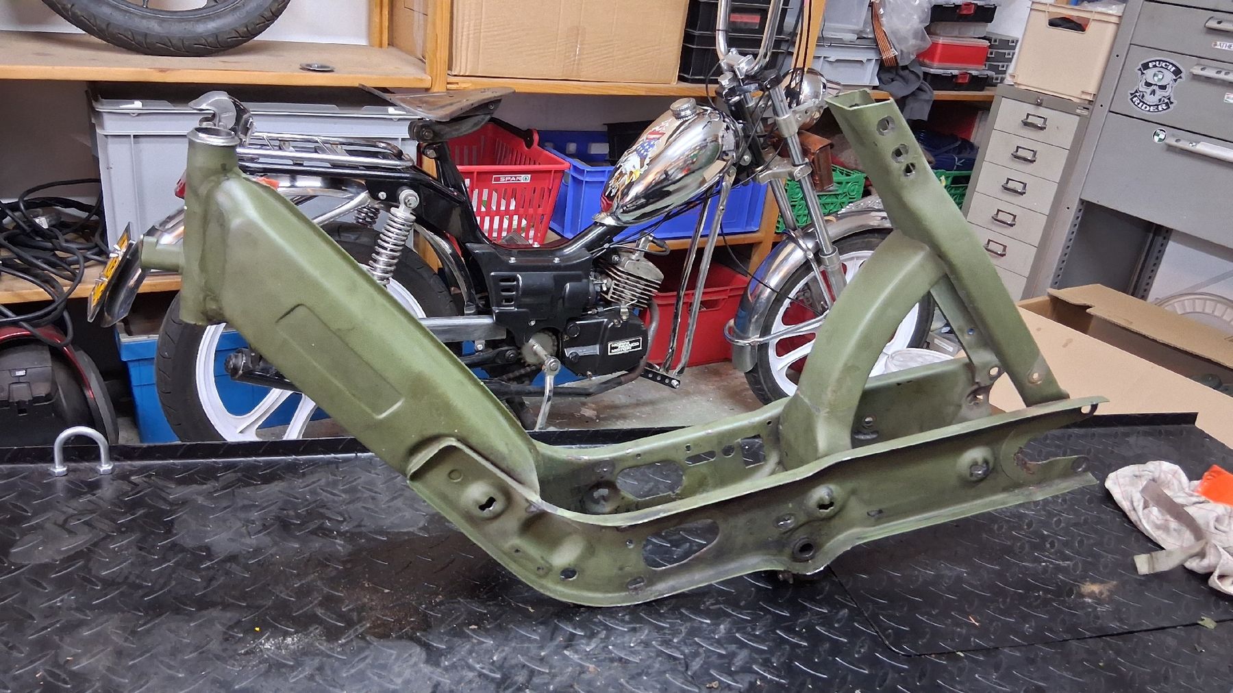 Piaggio Parti ricambio per ciclomotori: Piaggio Ciao Rahmen mit Ausweis – Difettoso da Wolfenschiessen venduto da 2-stroke-garage